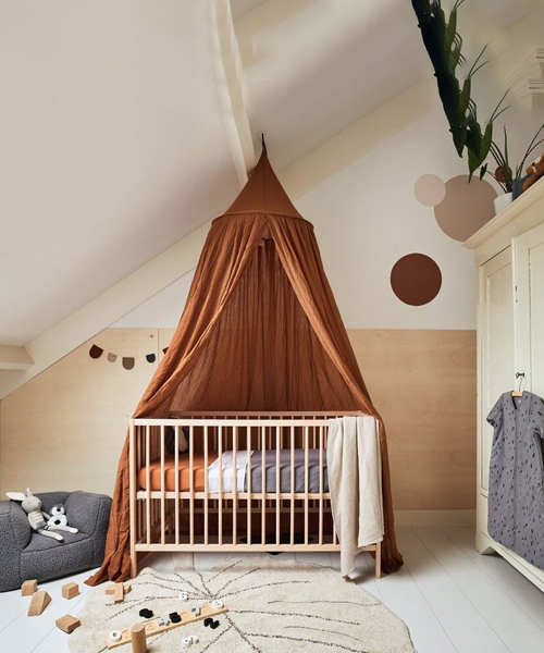 Karamell Vordach Bett